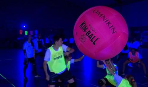 Saive : un tournoi de Kin-Ball sous UV ! 