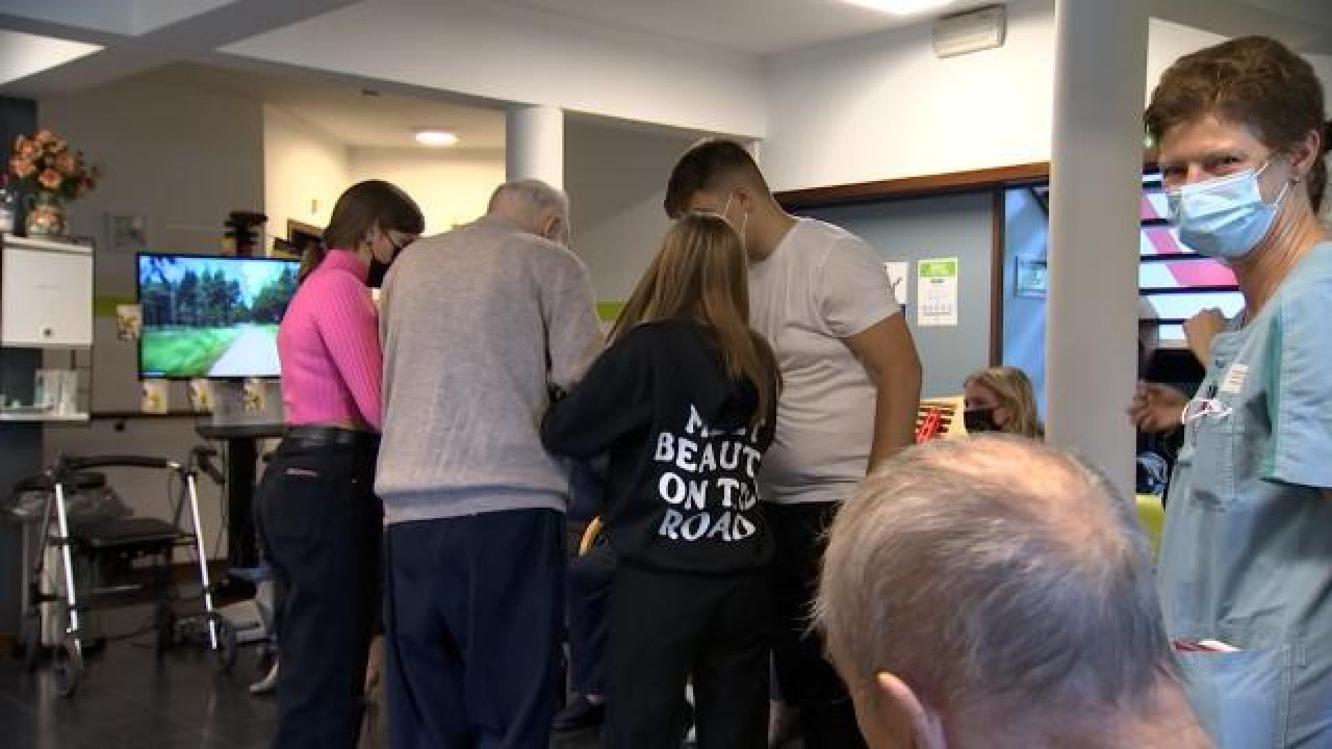 Semaine des aidants proches : des jeunes animent une maison de repos à Soumagne