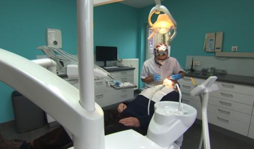 "On ne mord pas !", clament les dentistes
