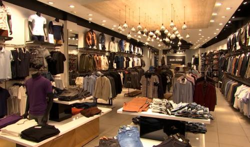 Soldes d'été: le retour du "shopping plaisir" dans les magasins