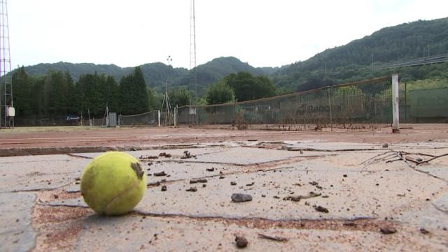 Solidarité entre les clubs de tennis liégeois 
