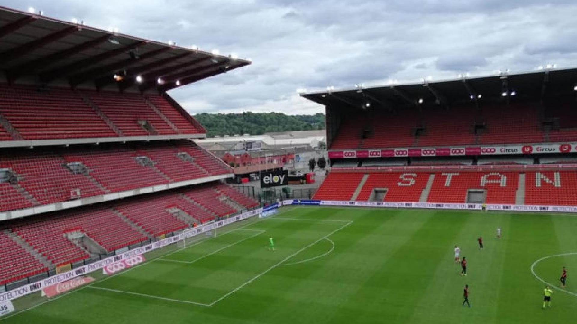 Tribunes vides à Sclessin en aoÍ»t