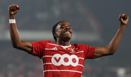 Un Clasico renversant voit émerger le Standard