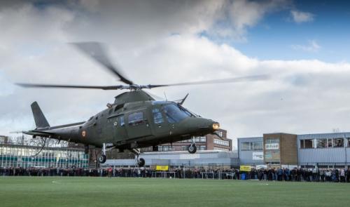 Un hélicoptère de l'armée se pose dans 11 écoles belges
