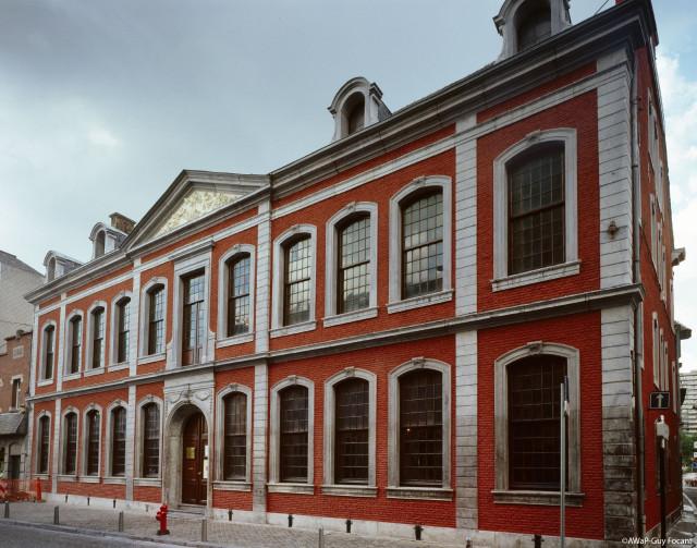 Un moulin, un abri anti atomique, un hôtel du XVIIIe siècle, une ancienne salle de cinéma...et un des plus beaux villages wallons