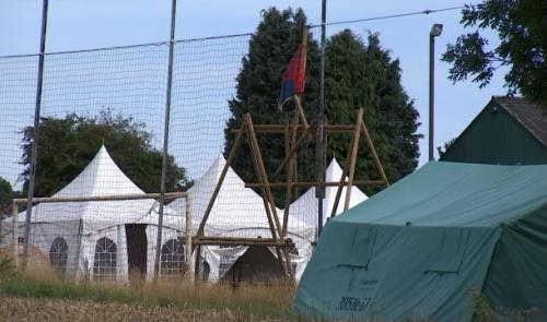 Un mouvement de jeunesse volé et ciblé par des jets de pétards à Tinlot