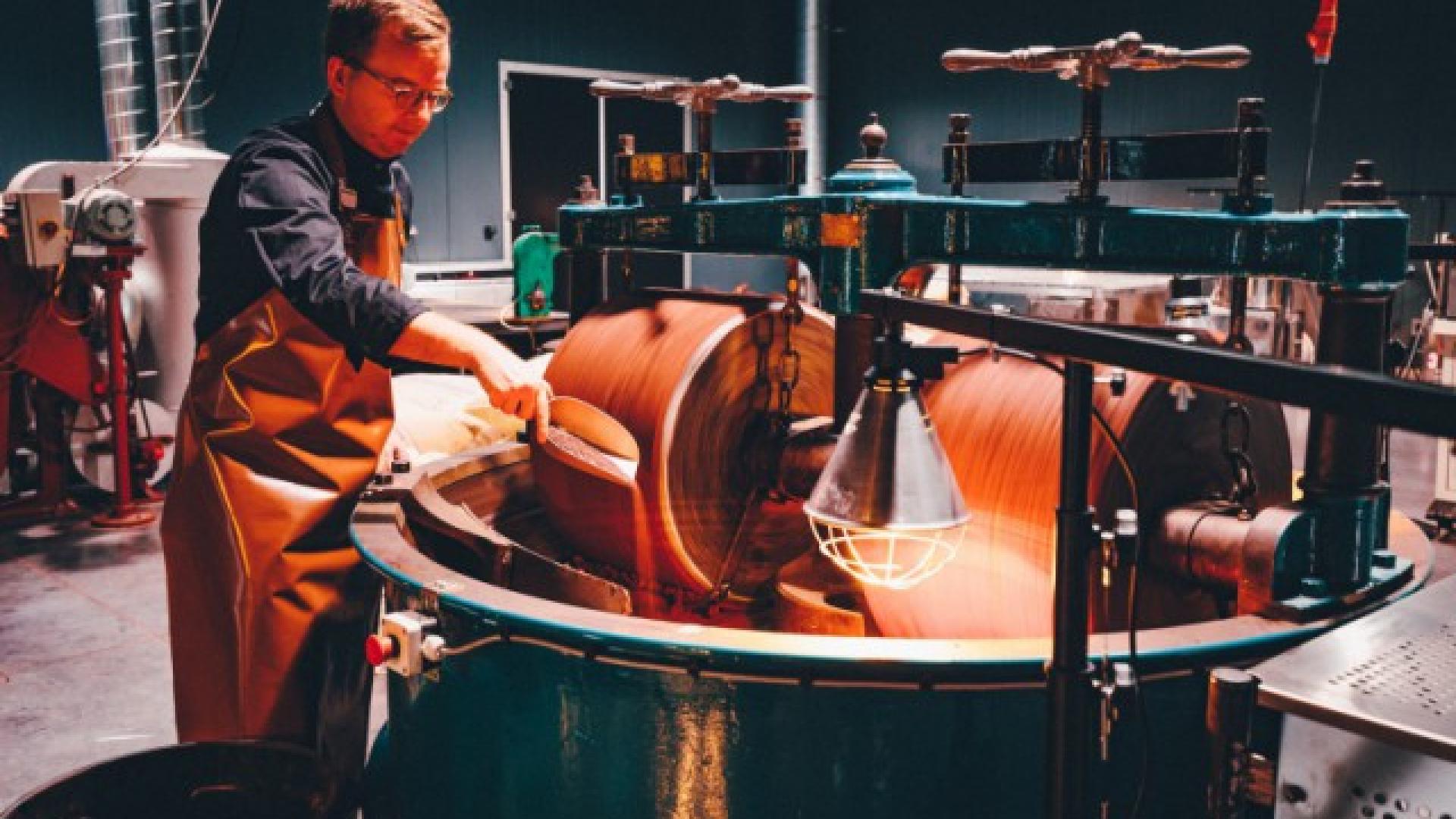 Un planteur de cacao brésilien chez le chocolatier Nihant