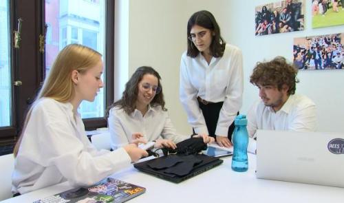 Une bande chauffante pour soulager les douleurs menstruelles 