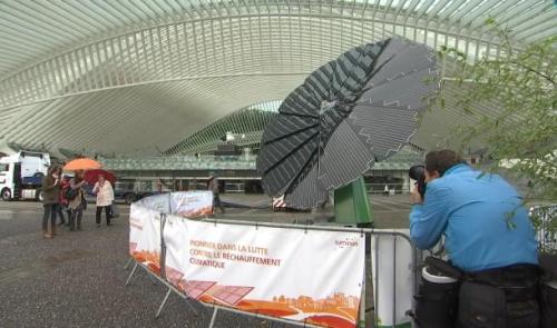 Une fleur géante et photovoltaÍ¯que aux Guillemins 