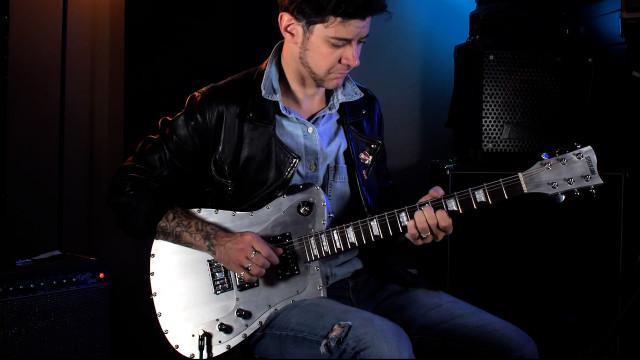 Une guitare électrique en alu 100% liégeoise !
