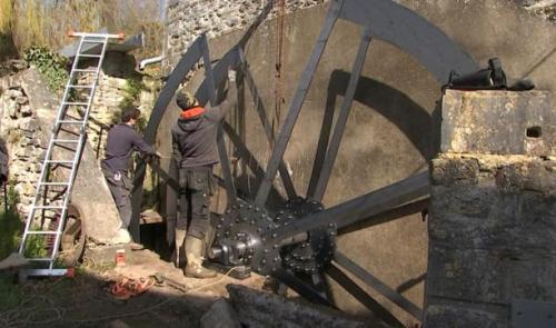 Une nouvelle roue pour le Moulin de Ferrières