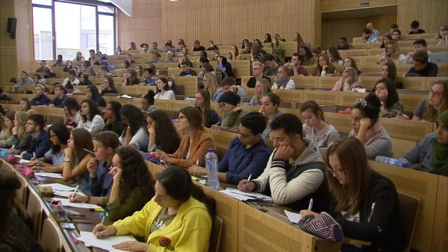 Université : des cours préparatoires à l'examen d'entrée en médecine