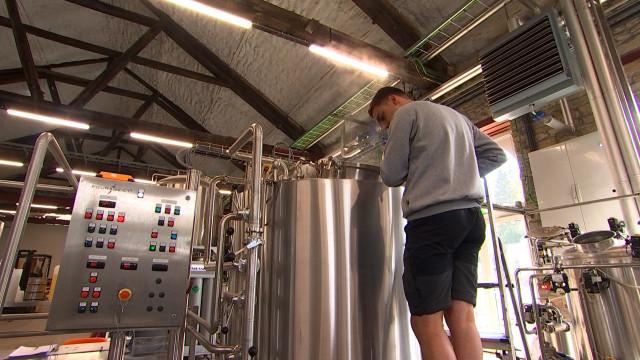 Victime des inondations, la brasserie Elfique relance sa production à Aywaille