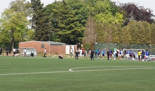 Visé : la police interrompt un match de football