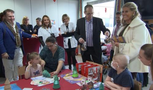 Visite de la princesse Léa auprès des enfants malades 