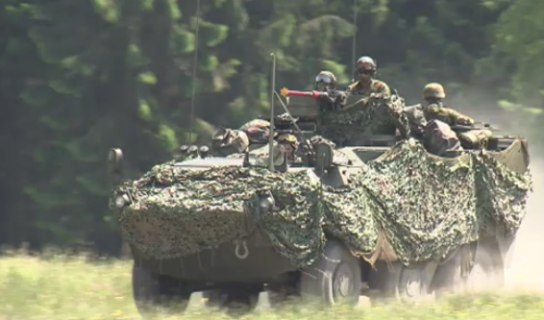 Voir sans être vus : manoeuvres militaires du côté de Hannut