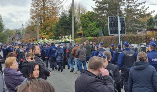 Waremme : de très nombreux policiers sur place pour le dernier hommage à leur collègue Thomas
