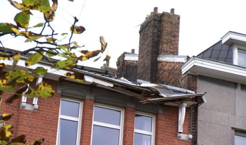 Intempéries : un arbre s'abat sur une maison à Cointe