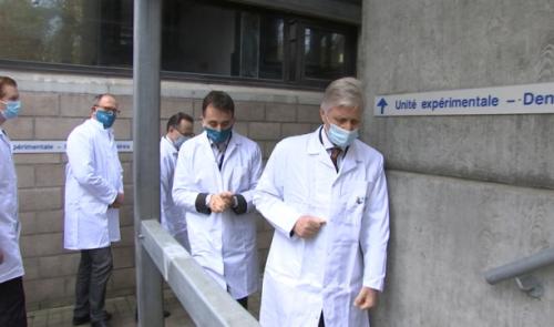 Visite du roi Philippe aux laboratoires covid-19 de l'ULiège.