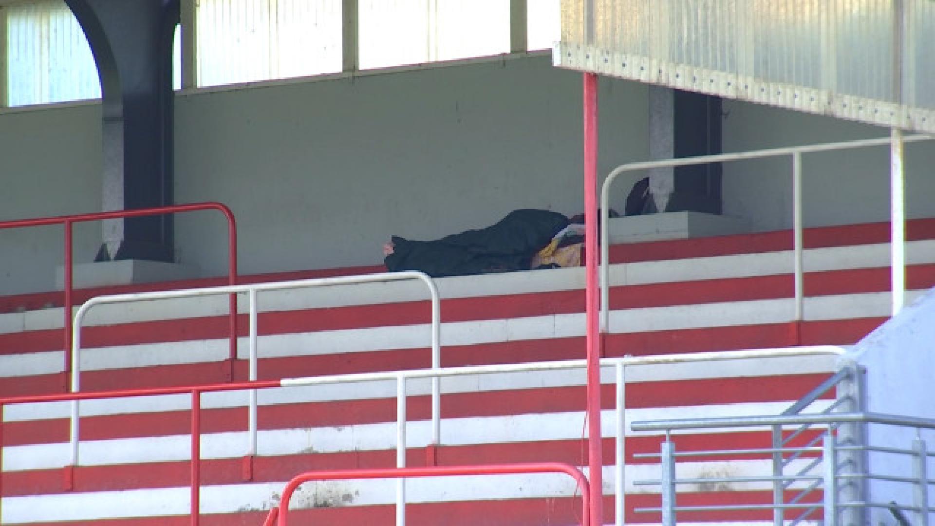 Waremme : Des migrants trouvent refuge au stade de foot