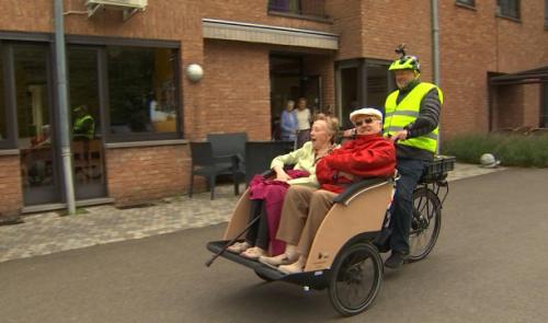 À 67 ans il achète un triporteur pour offrir des balades aux seniors