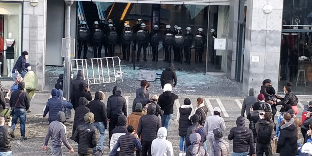 Emeutes de Liège: un prévenu voulait sensibiliser les policiers en leur jetant des pavés