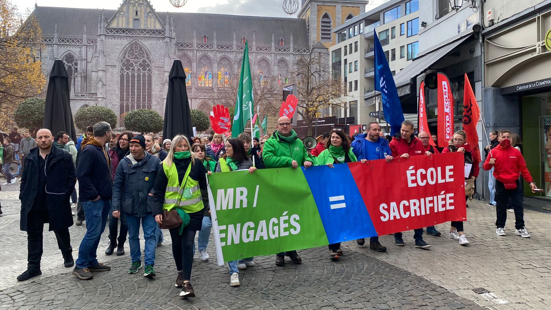 Grève des enseignants : une “veillée funèbre” organisée à Liège