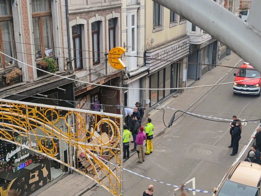 Un camion fonce accidentellement dans la façade de la Maison du Fromage à Liège