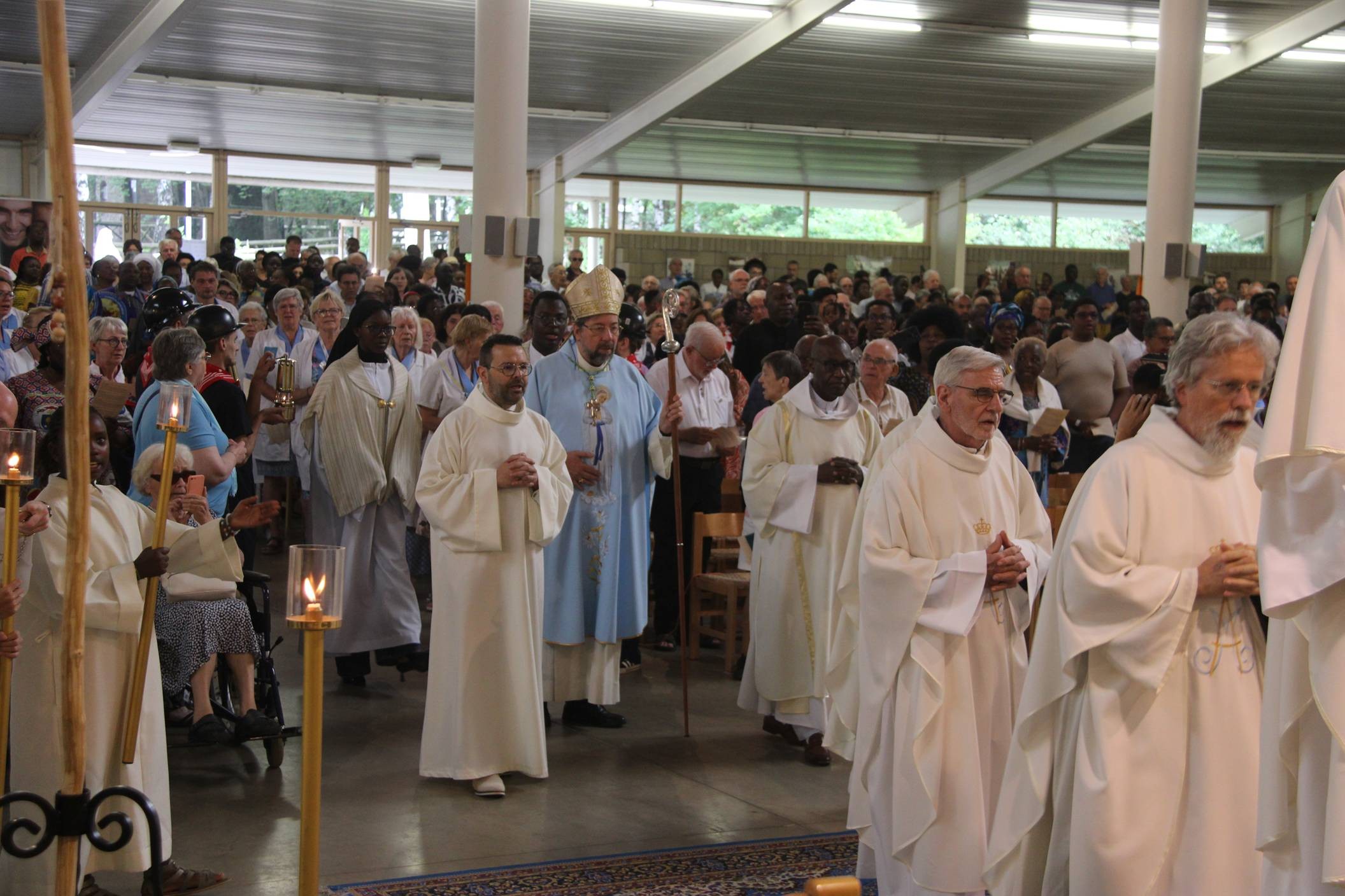 L'Evêque de Liège à Banneux : appel à la paix et pensées pour les Fagnes