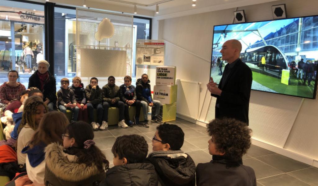 Tram En Commun S2#21 : les enfants et le tram 