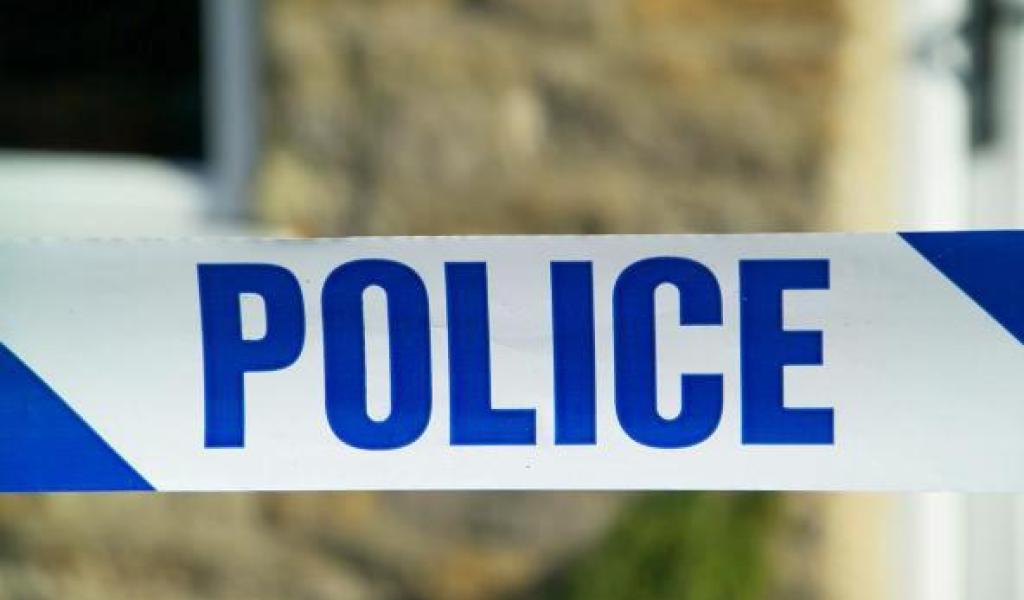 Coups de couteau mortels à Huy. Deux personnes inculpées