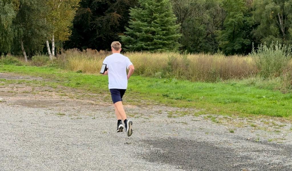 Théo, 15 ans, se prépare à courir son premier semi-marathon de l'Ourthe