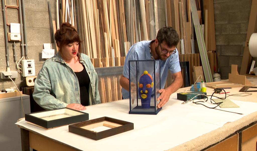 Encadrer l’art avec passion chez les artisans de Contours