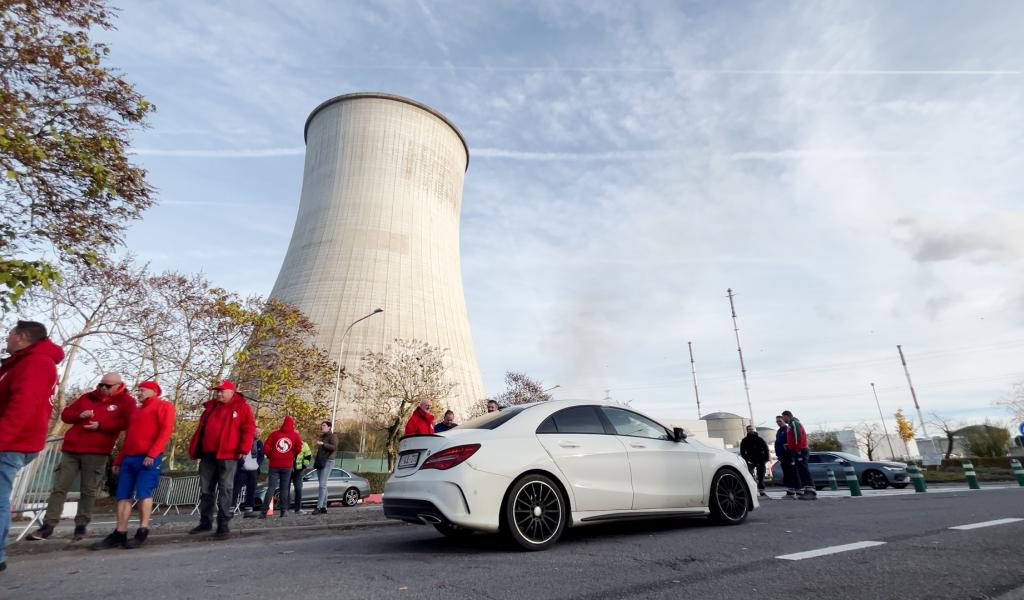 Les travailleurs de l'énergie manifestent à la centrale de Tihange