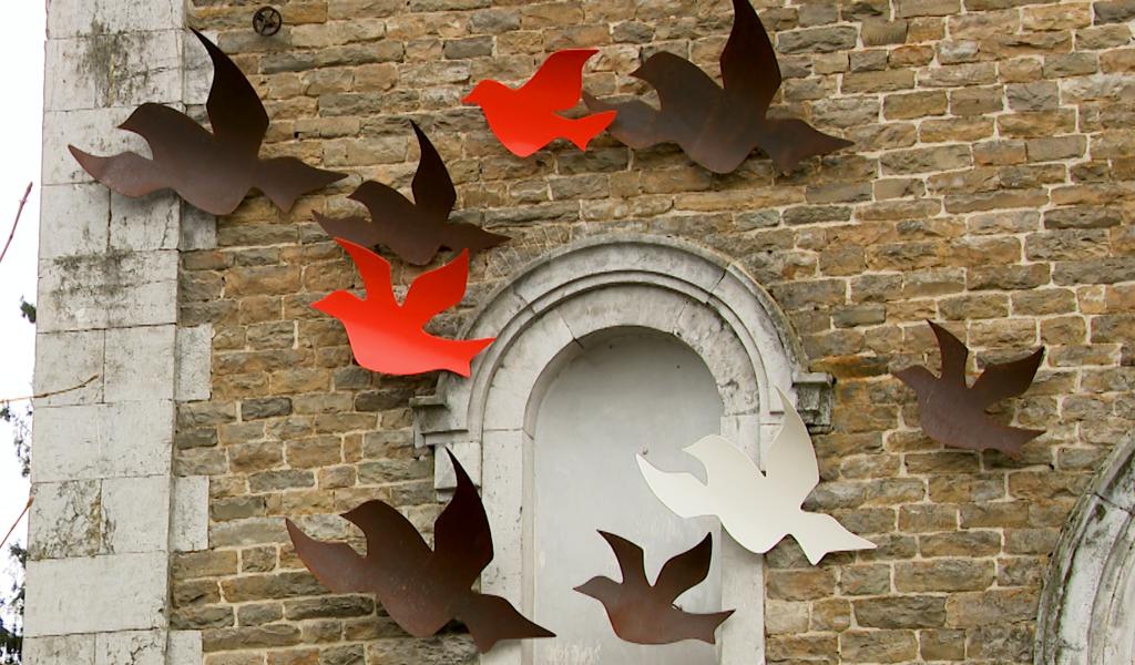 Comblain-au-Pont : l'Envol des Colombes de l'église Saint Martin