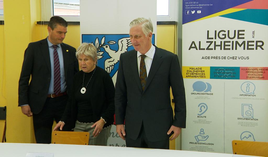 Le roi Philippe en visite dans un Alzheimer Café