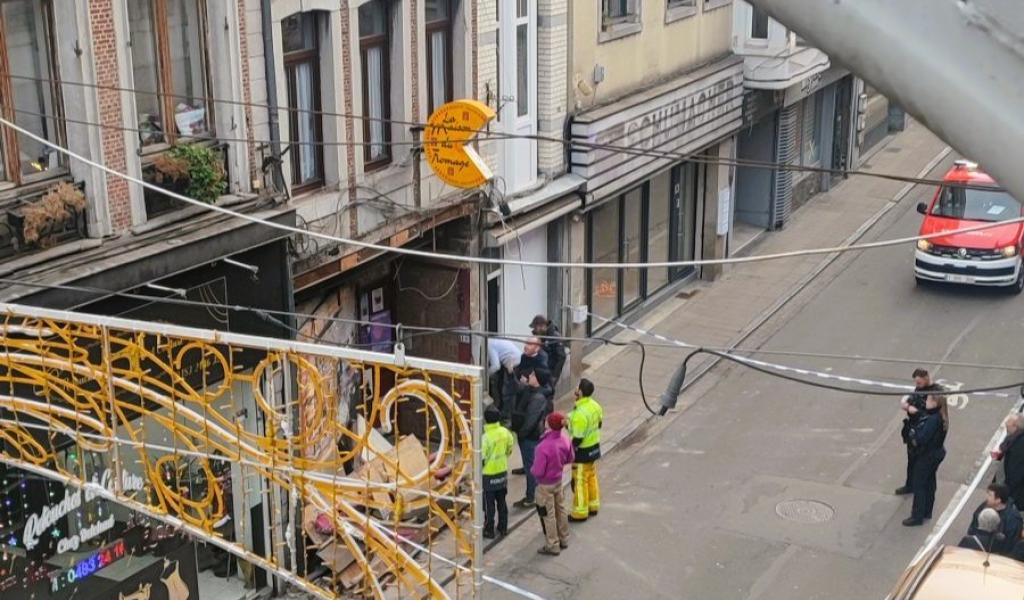 Un camion fonce accidentellement dans la façade de la Maison du Fromage à Liège