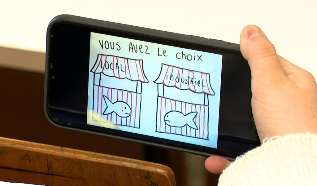 Des élèves de l'Athénée Léonie de Waha sensibilisent à la surpêche