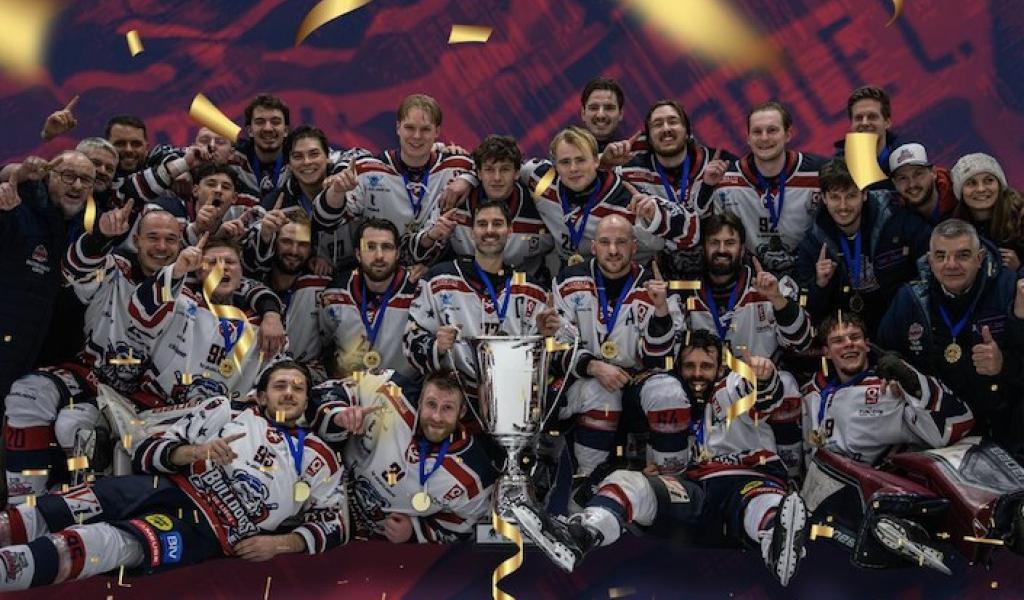 Hockey sur glace : un nouveau trophée pour les Bulldogs !