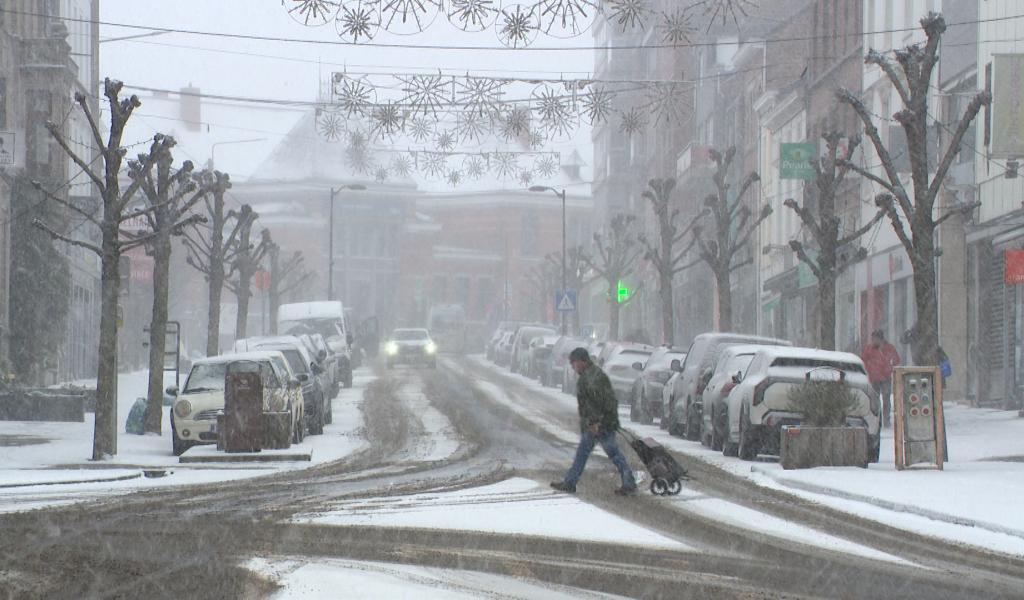 La neige annoncée est là, et pour plusieurs heures !