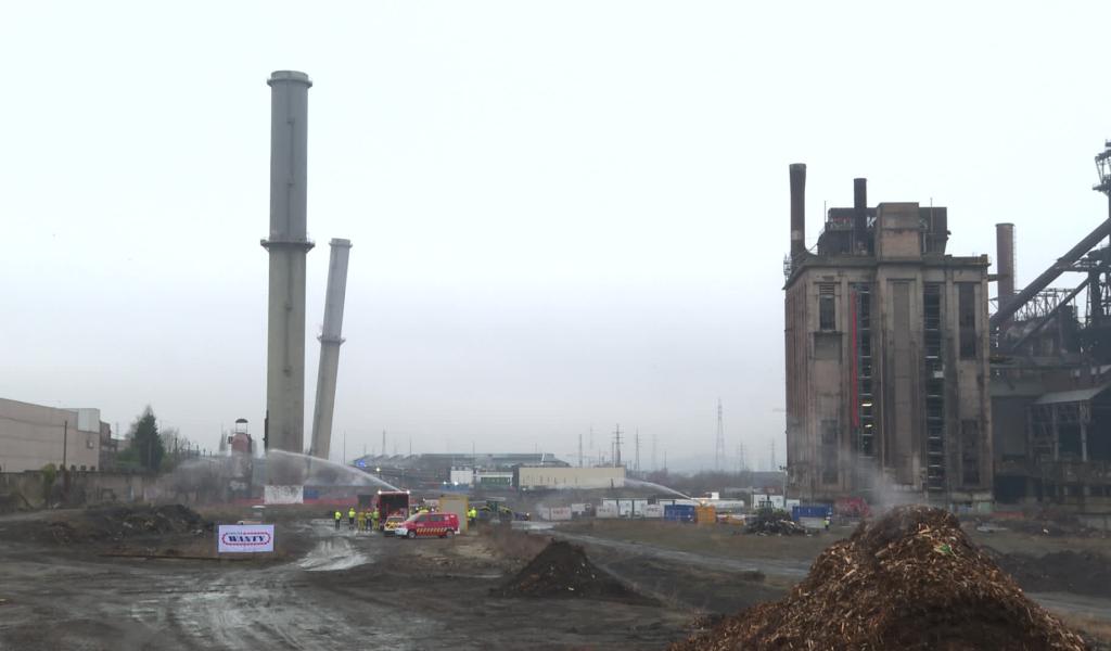Des images impressionnantes: deux tours du HFB d'Ougrée dynamitées ce matin
