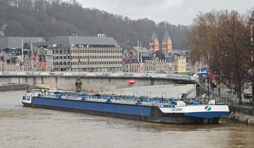 Une péniche heurte à nouveau le pont des Arches
