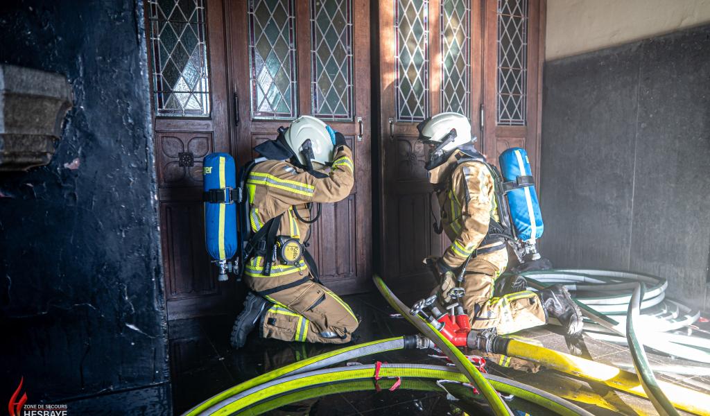 Incendie à l’église Saint-Pierre de Waremme : le bâtiment sauvé de justesse