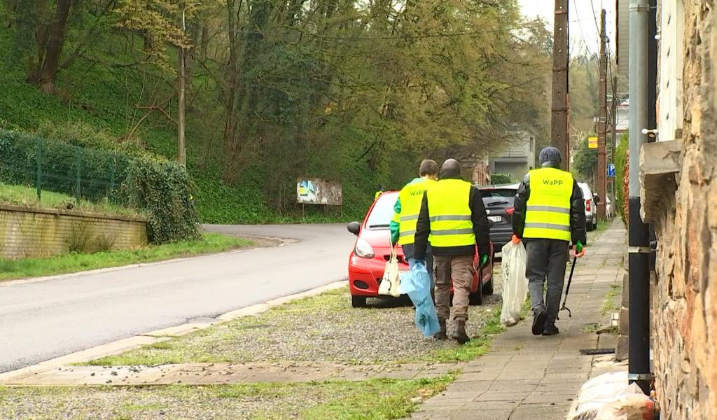 Grand nettoyage à Trooz : citoyens et réfugiés à l’unisson