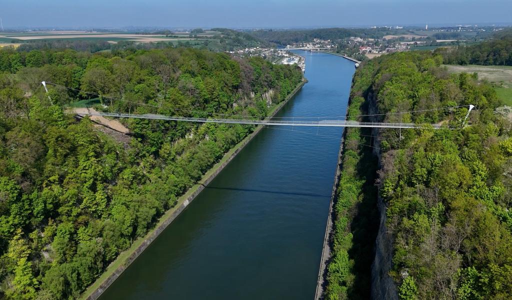 La passerelle de Caster à 55m de haut pour relier Bassenge à Visé et Maastricht