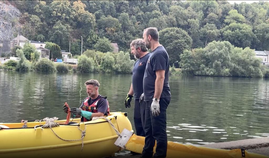 Pollution aux hydrocarbures : le nettoyage de la Meuse s'annonce compliqué