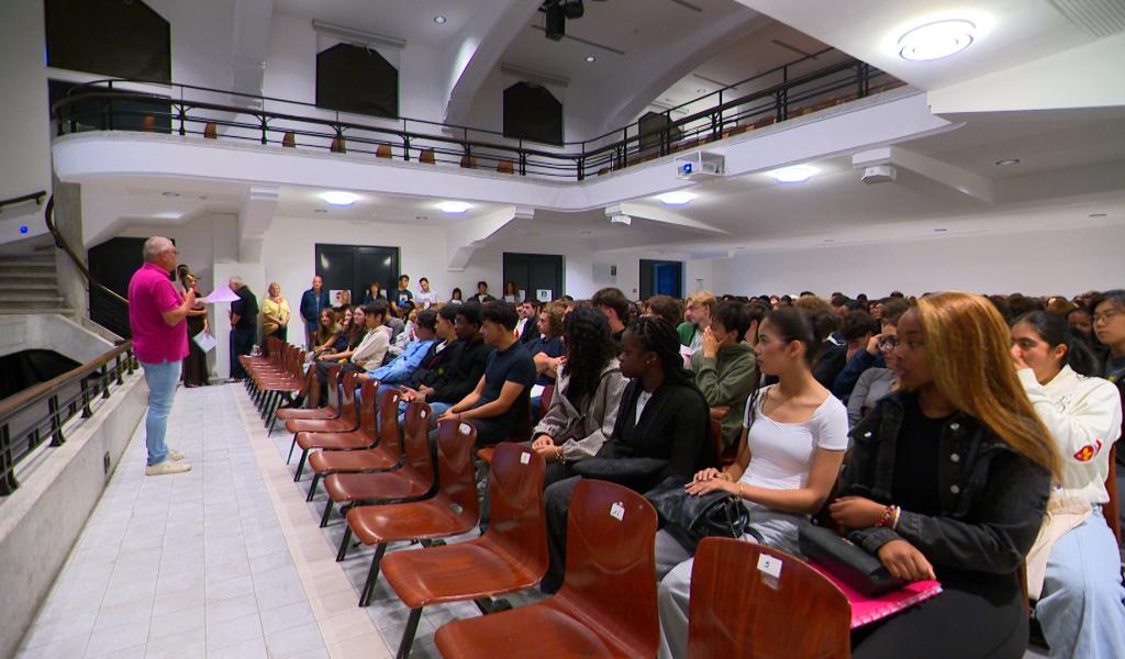 Enseignement: rentrée particulière dans le secondaire, après 3 mois de vacances