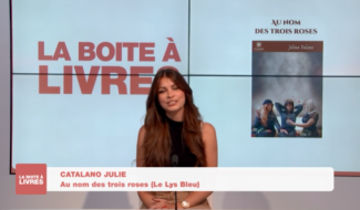 La boîte à Livres - Julie Catalano, Au nom des trois roses (Le Lys Bleu)