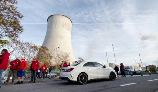 Les travailleurs de l'énergie manifestent à la centrale de Tihange