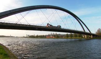 Début des travaux de rehaussement du pont de Hermalle